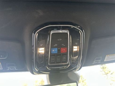 Used 2022 Jeep Grand Cherokee L Overland w/ Luxury Tech Group IV AWD/4WD image 25