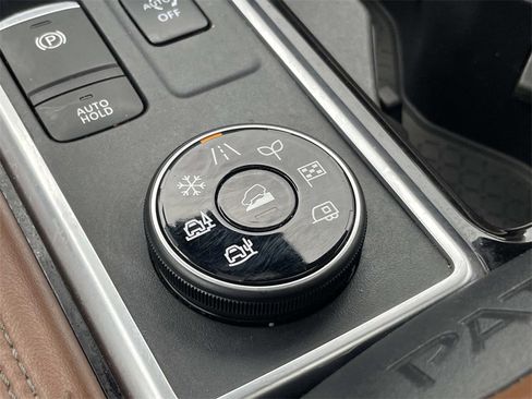 Certified 2022 Nissan Pathfinder Platinum w/ Cargo Package image 31