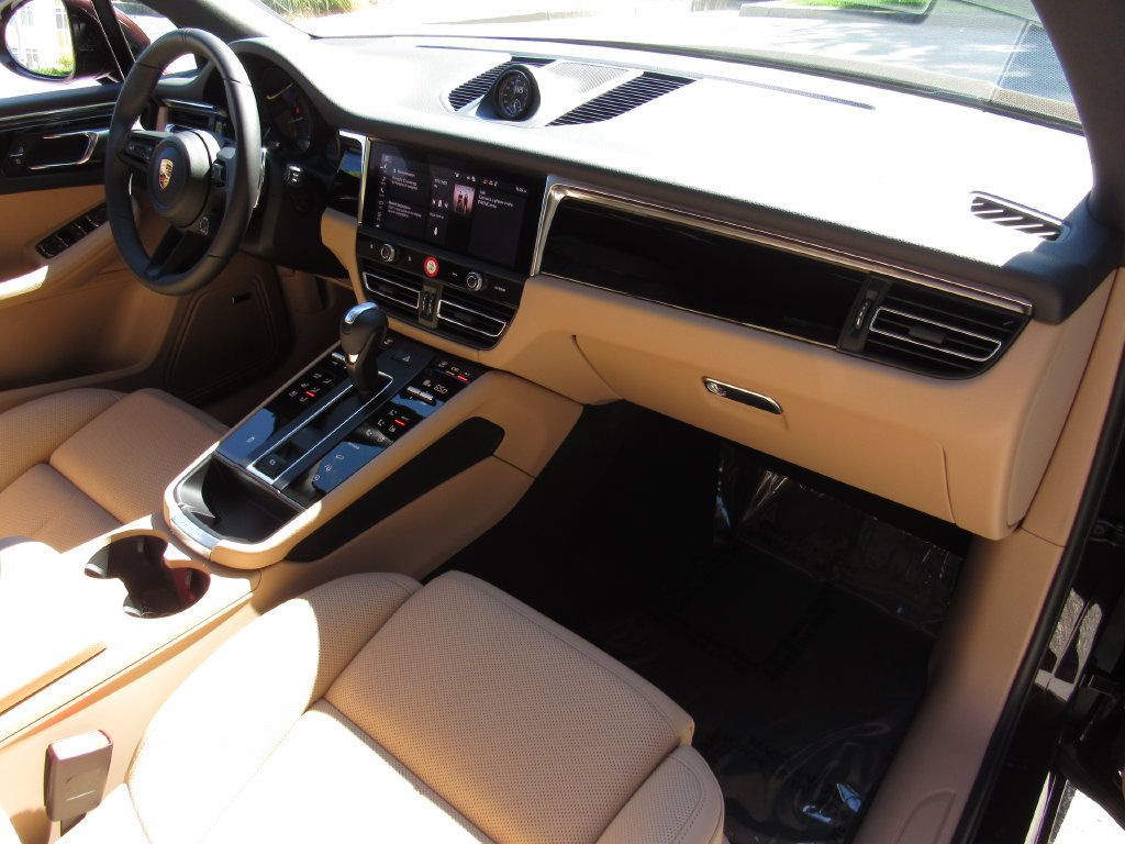Certified 2026 Porsche Macan AWD/4WD image 20