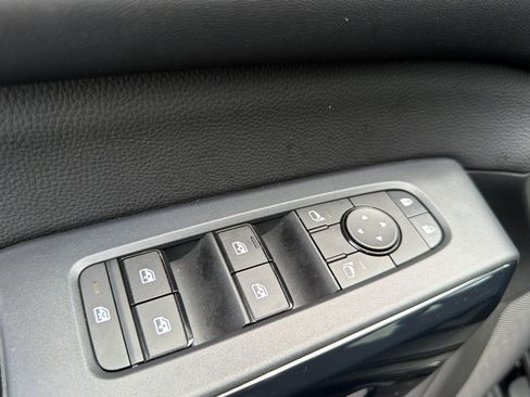 Used 2025 Nissan Pathfinder S AWD/4WD image 26