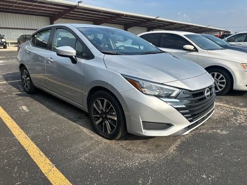 Used 2025 Nissan Versa SV FWD image 7