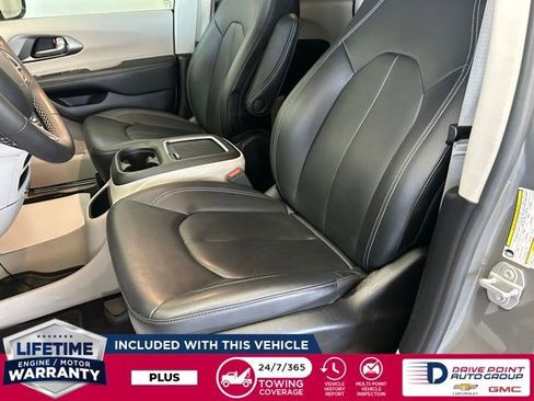 Used 2024 Chrysler Pacifica Limited FWD image 16