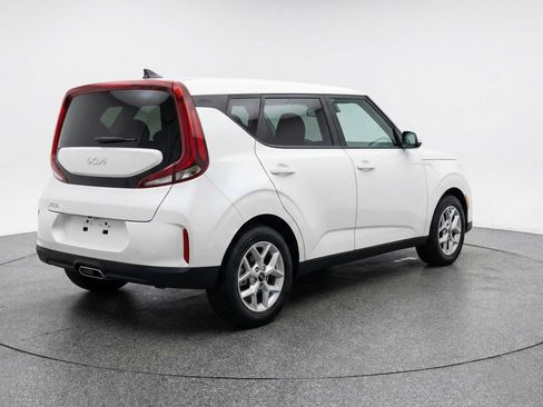 Used 2025 Kia Soul LX w/ LX Technology Package FWD image 9