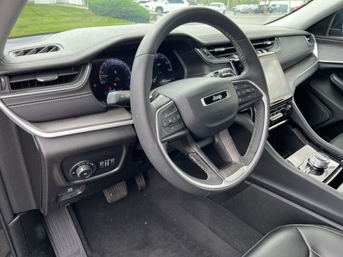 Used 2023 Jeep Grand Cherokee Limited w/ Black Appearance Package AWD/4WD image 57