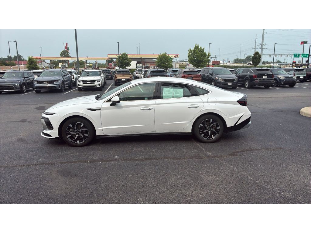 Used 2024 Hyundai Sonata SEL FWD image 4