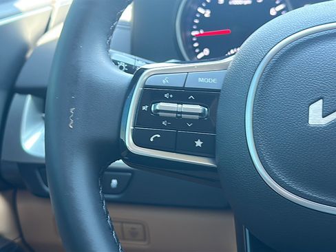 Used 2024 Kia Carnival LX image 30