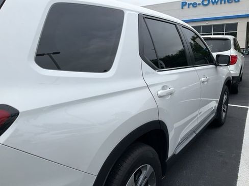 Used 2025 Honda Pilot EX-L image 5