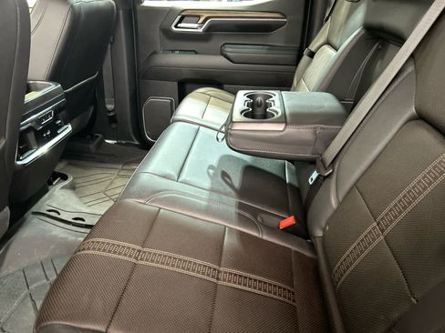 Used 2024 Chevrolet Silverado 1500 High Country w/ High Country Premium Package AWD/4WD image 5