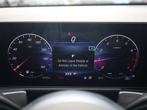 Used 2025 Mercedes-Benz GLB 250 4MATIC w/ Exclusive Package image 18
