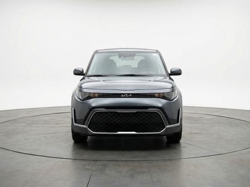Used 2025 Kia Soul LX w/ LX Technology Package FWD image 2