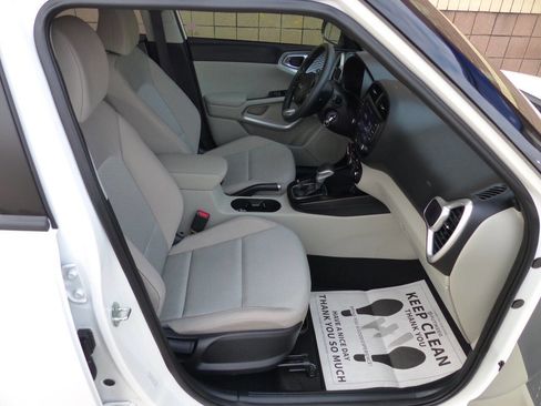 Used 2022 Kia Soul LX image 38