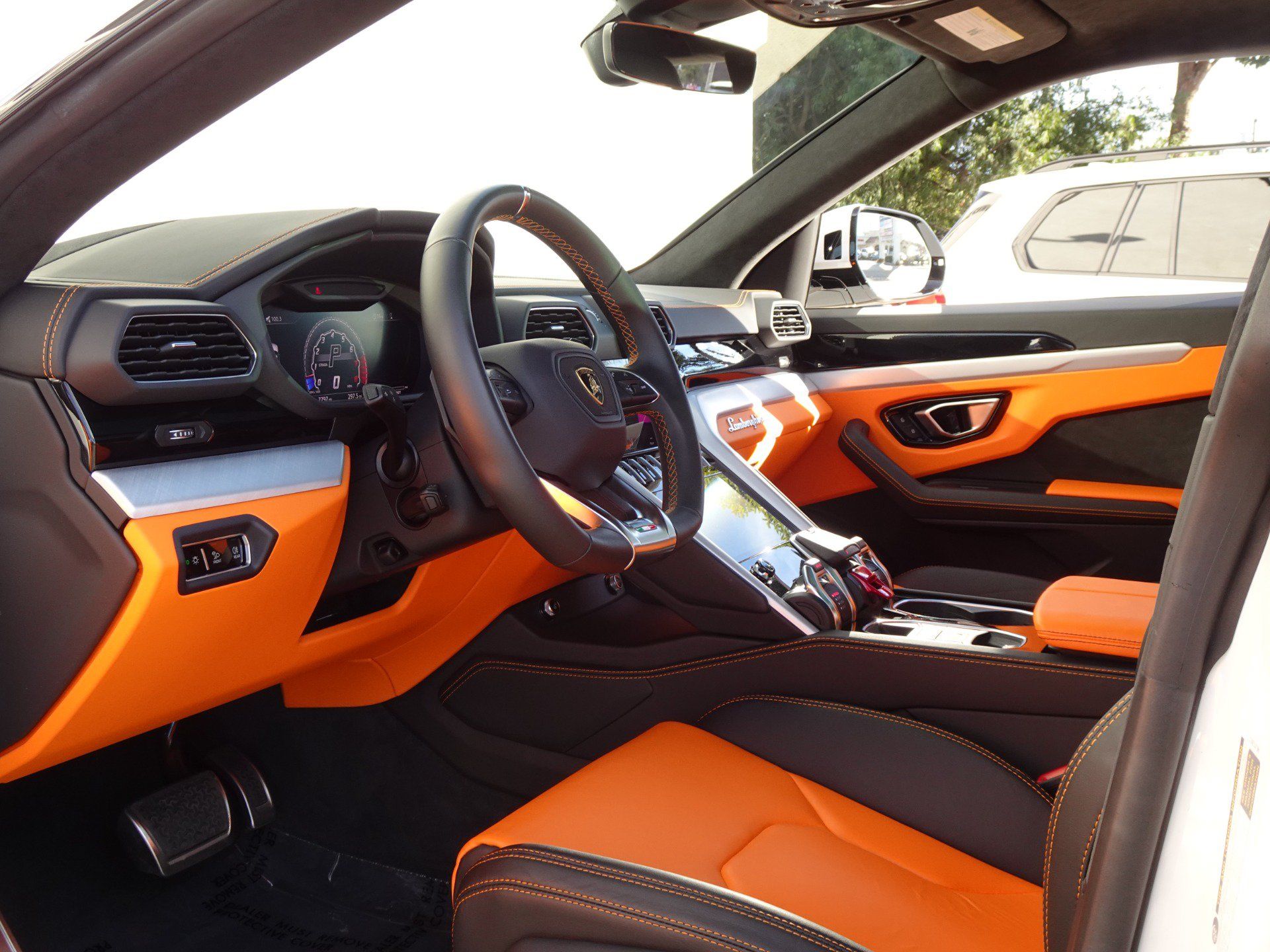 Used 2021 Lamborghini Urus AWD/4WD image 11