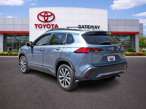 Used 2023 Toyota Corolla Cross XLE w/ Convenience Package AWD/4WD image 7