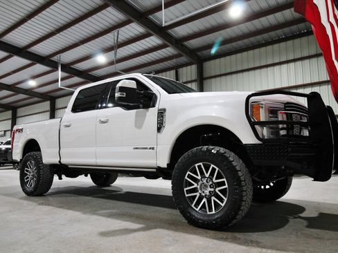 Used 2019 Ford F250 Lariat w/ Lariat Ultimate Package AWD/4WD image 16