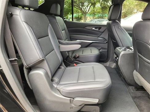 Used 2025 Chevrolet Traverse LT image 22