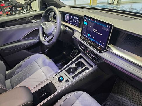 New 2026 Volkswagen Tiguan SE R-Line image 10