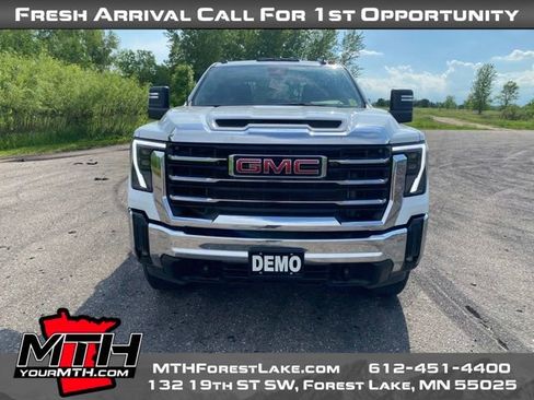 Used 2024 GMC Sierra 2500 SLE w/ SLE Value Package AWD/4WD image 3