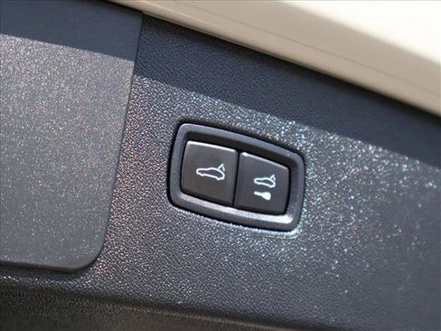 Used 2021 Porsche Cayenne AWD/4WD image 7