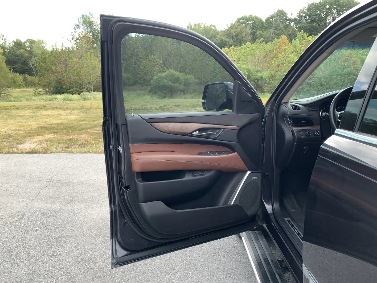 Used 2016 Cadillac Escalade Premium AWD/4WD image 23