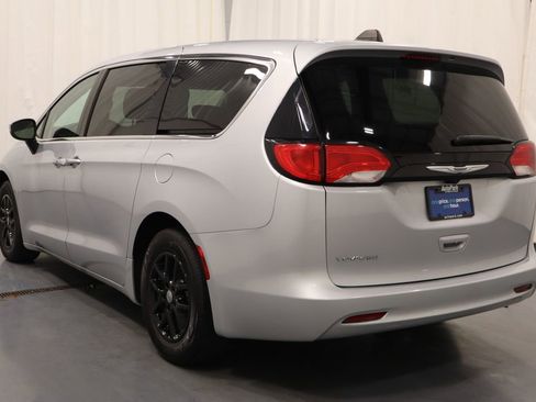 Certified 2023 Chrysler Voyager LX FWD image 7