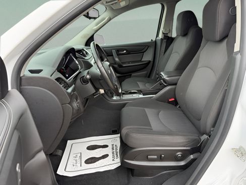 Used 2017 Chevrolet Traverse LT w/ Style and Technology Package FWD image 22