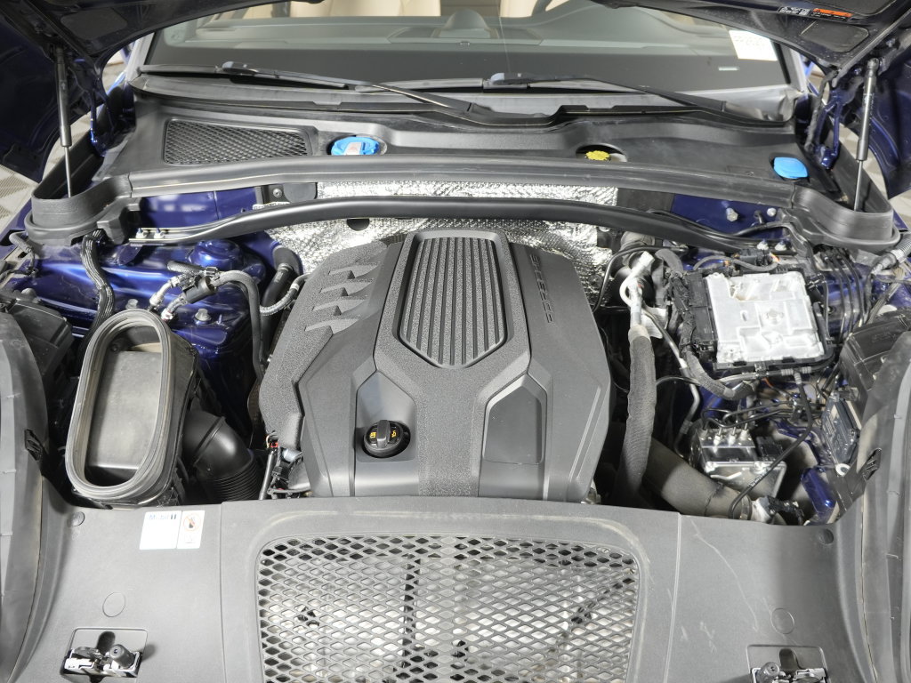 Certified 2024 Porsche Macan w/ Premium Plus Package AWD/4WD image 46