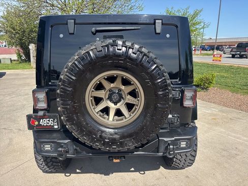 Used 2011 Jeep Wrangler Unlimited Sahara w/ Connectivity Group image 4