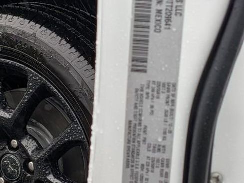 New 2026 Jeep Compass Latitude image 28