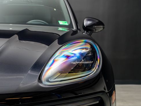 Certified 2025 Porsche Macan AWD/4WD image 11