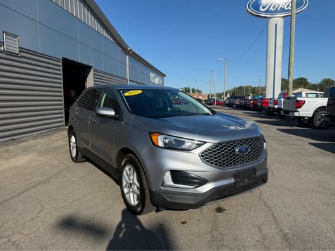 Used 2023 Ford Edge SEL image 2