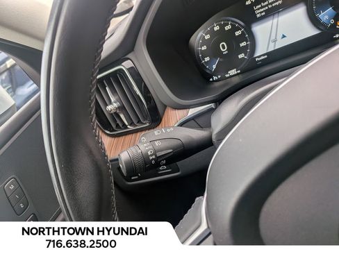 Used 2021 Volvo XC60 T5 Momentum image 27