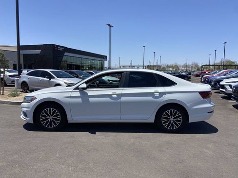 Used 2019 Volkswagen Jetta SE FWD image 4
