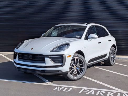 Certified 2025 Porsche Macan AWD/4WD image 1