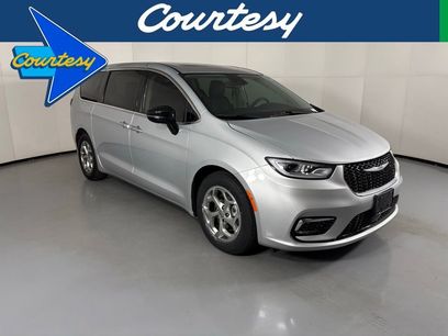 Used 2024 Chrysler Pacifica Limited