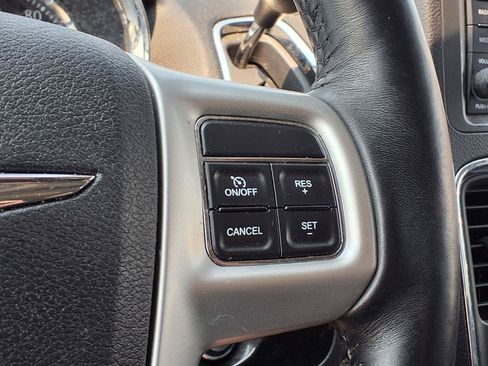 Used 2016 Chrysler Town & Country Touring w/ Driver Convenience Group FWD image 30