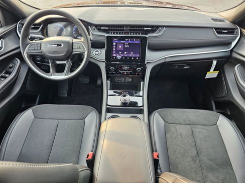 New 2025 Jeep Grand Cherokee L Altitude image 8