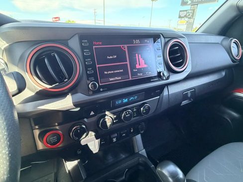 Used 2021 Toyota Tacoma TRD Off-Road w/ Technology Package AWD/4WD image 18