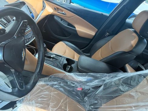 Used 2017 Chevrolet Volt Premier w/ Driver Confidence II Package FWD image 6