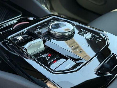 New 2026 BMW 550e xDrive image 23