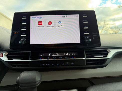 Used 2023 Toyota Sienna LE image 24