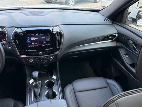 Used 2024 Chevrolet Traverse High Country FWD image 21