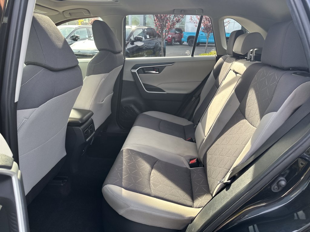 Used 2021 Toyota RAV4 XLE w/ Convenience Package AWD/4WD image 14