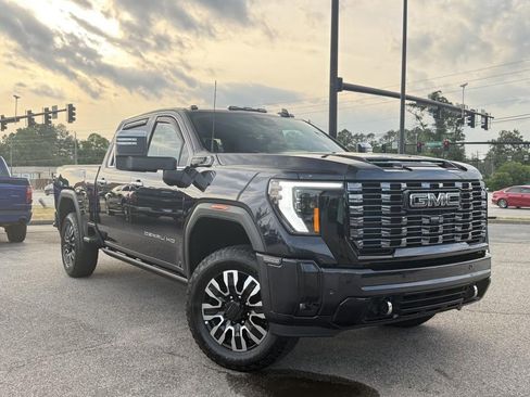 Used 2025 GMC Sierra 2500 Denali Ultimate AWD/4WD image 1