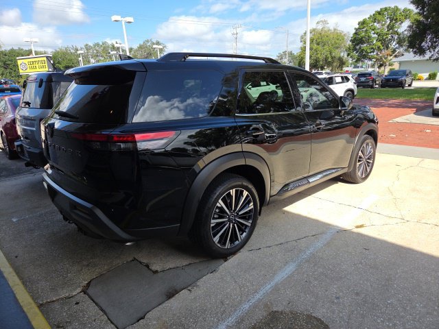 Certified 2026 Nissan Pathfinder Platinum w/ Lighting Package AWD/4WD image 3