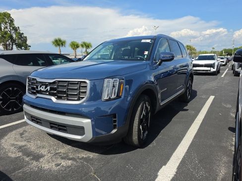 Certified 2025 Kia Telluride S AWD/4WD image 3