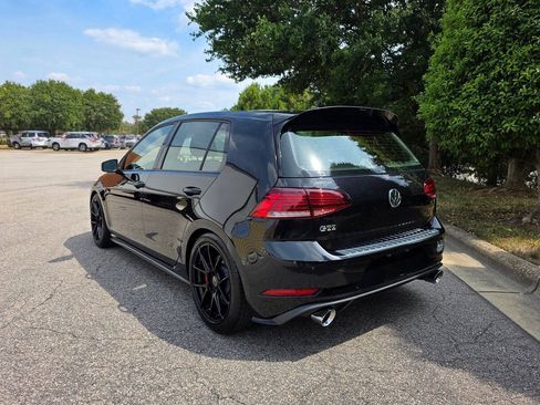 Used 2018 Volkswagen GTI SE FWD image 3