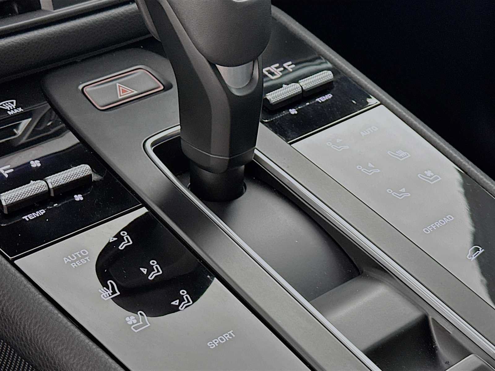 Certified 2026 Porsche Macan AWD/4WD image 21