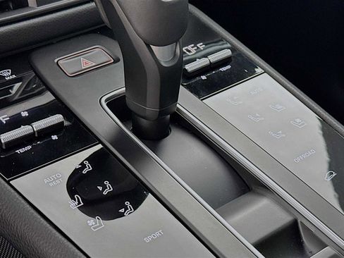 Used 2026 Porsche Macan image 21