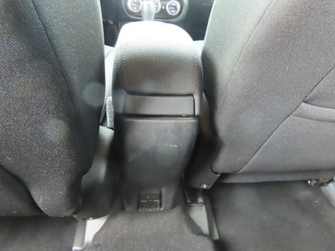 Used 2015 Jeep Renegade Latitude w/ Popular Equipment Group FWD image 21