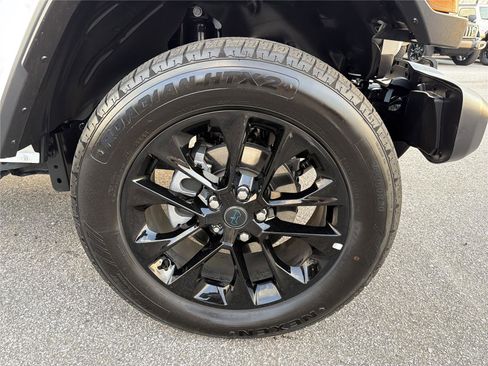 Used 2025 Jeep Wrangler Sahara w/ Safety Group image 13